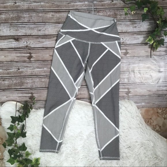 EVOLUTION & CREATION High Rise Cropped Black and White Pattern Leggings sz S EUC - Picture 11 of 11